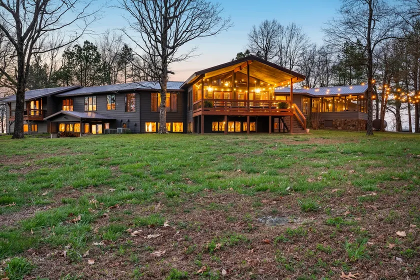 Ozark Mountaintop Lodge and Retreat - Image 1