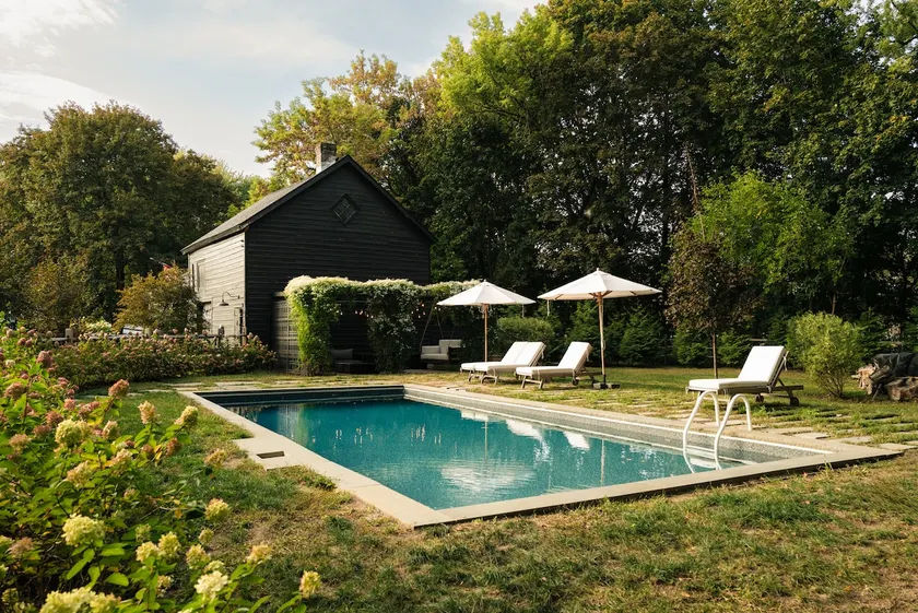 Serene Estate: Heated Pool, Tennis, Sauna, Hot Tub - Image 1