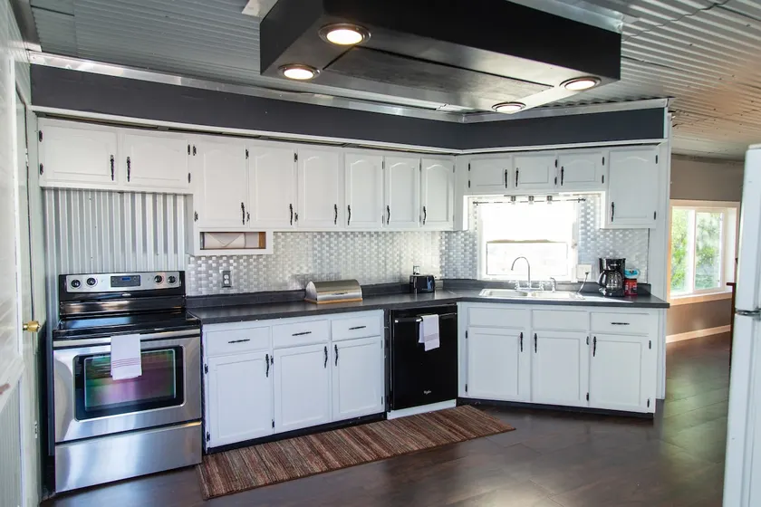 Cozy home in Sidney 3 bedrooms-2bath-5 beds - Image 1