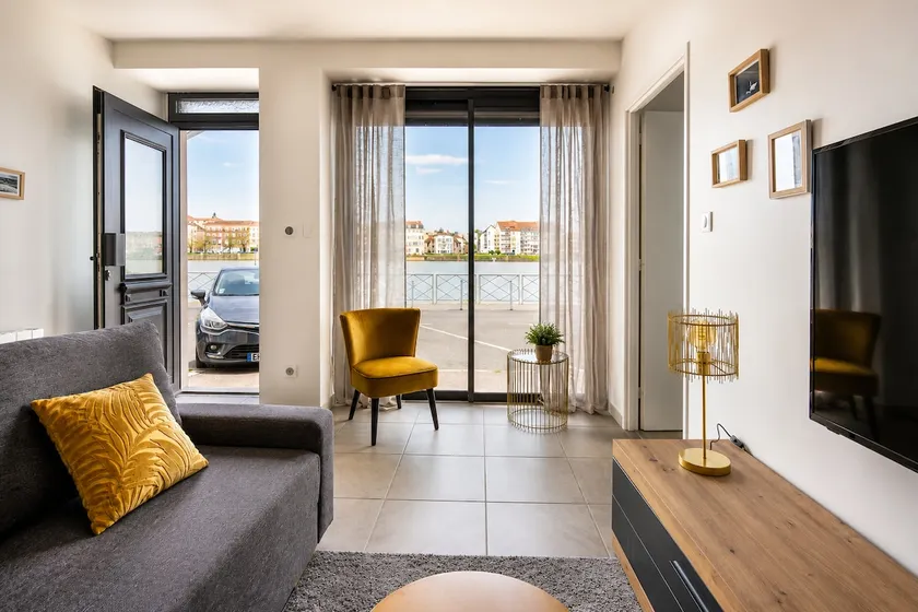 Air-conditioned 2-room apartment Le quai 391 - Image 1