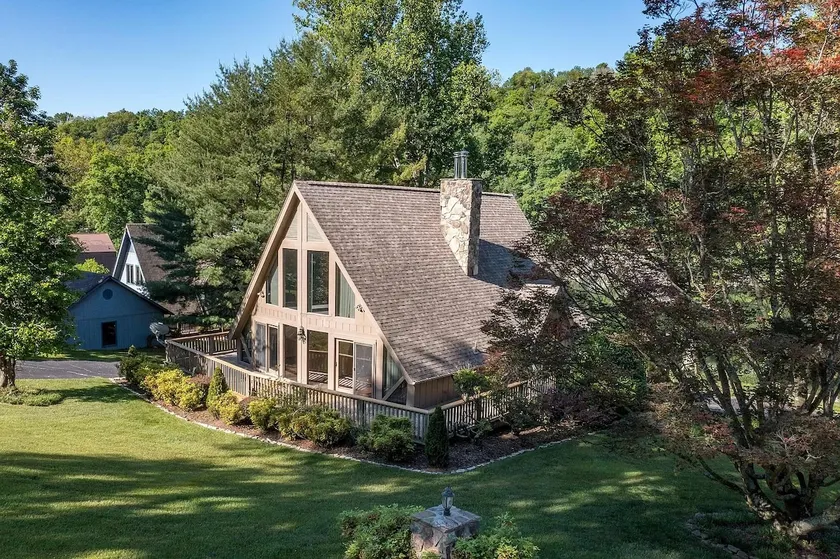 Lake House Living - Image 1