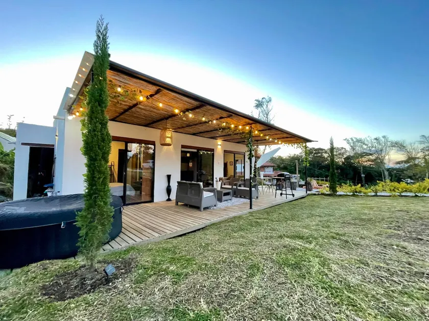 Estate with large green area, jacuzzi, BBQ, campfire - Image 1