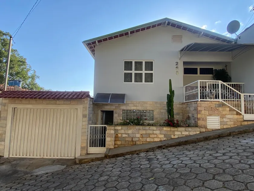 House near the Sea of Minas and Serra da Canastra - Image 1