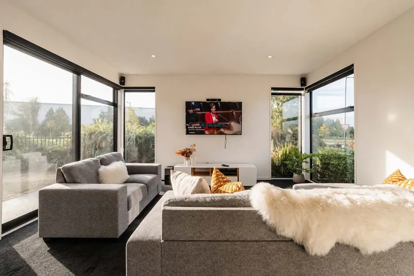 Zenith Escapes Your Quintessential 4BR Haven - Image 1