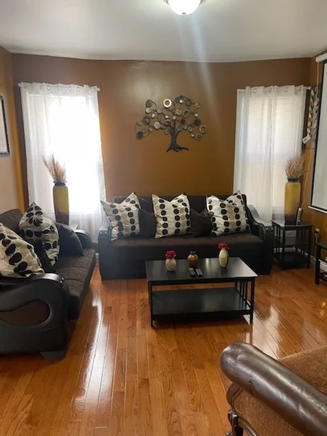No Cleaning Fee! Large 3 brm 2 bth, Near EWR/NYC. - Image 1