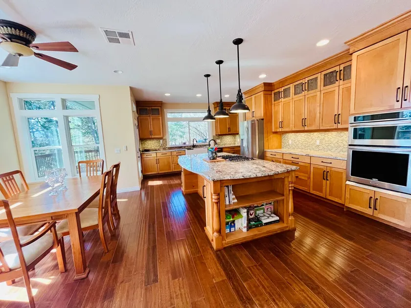 Luxury in Nature | near Lakes, Deck, Open Layout - Image 1