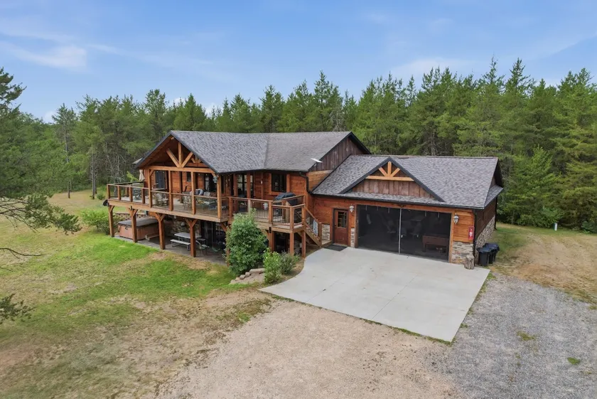 The Land in the Pines-Cabin - Image 1