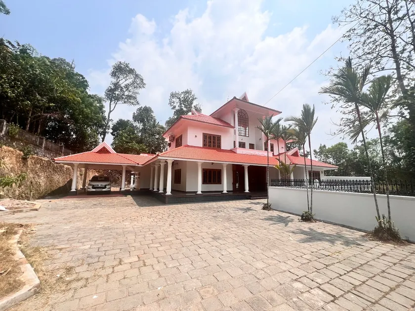 Luxury Villa 5 bhk - Image 1