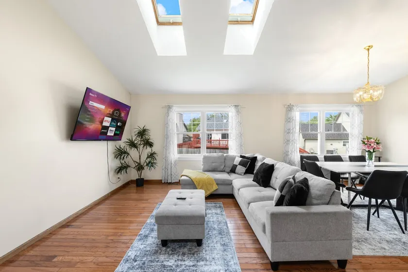 Family Haven in Streamwood | Ideal for Stay Long - Image 1
