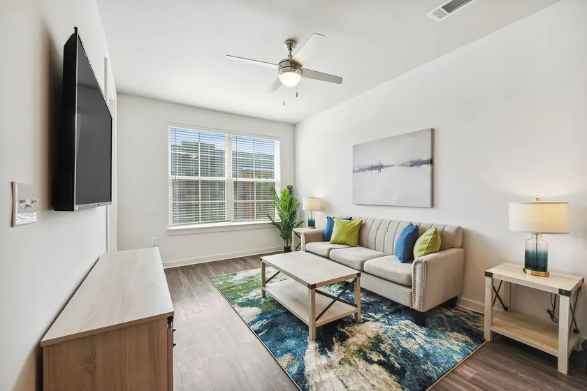 Cozy 1br New Building W. Midtown - Image 1