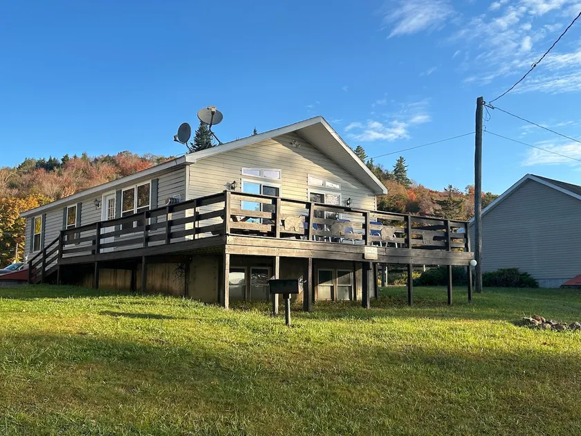 ”Hamilton Chalet” on 4th Lake at Eagle Bay Village - Image 1