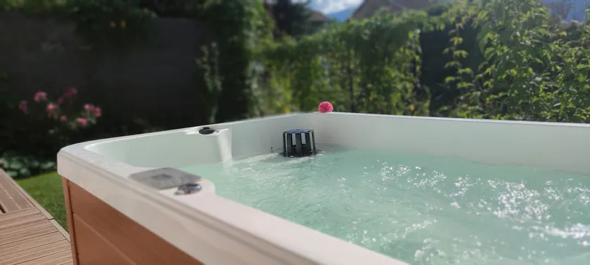 Small cozy house with hot tub / air conditioning / garden - Image 1