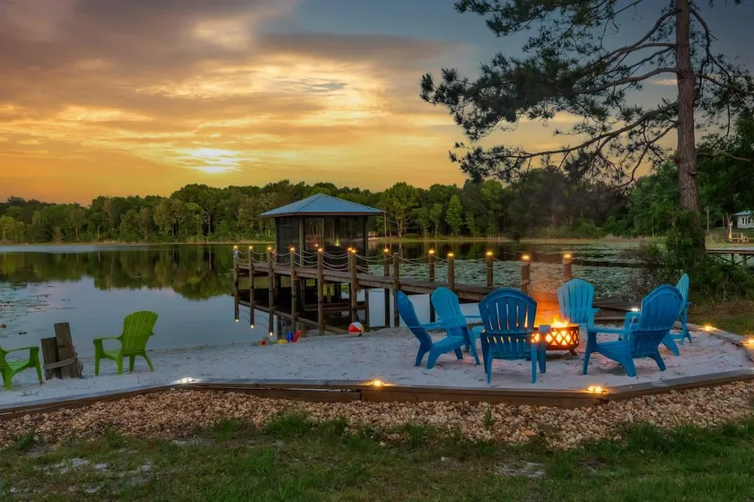 Serenity Escape lake house private beach - Image 1