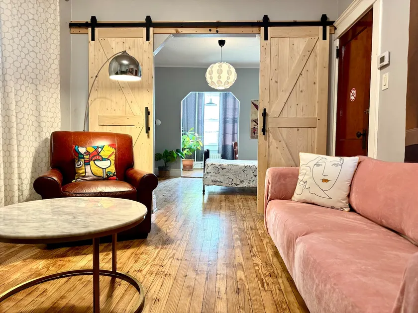 Modern 3BR Loft for 6 · Easy NYC Transit - Image 1