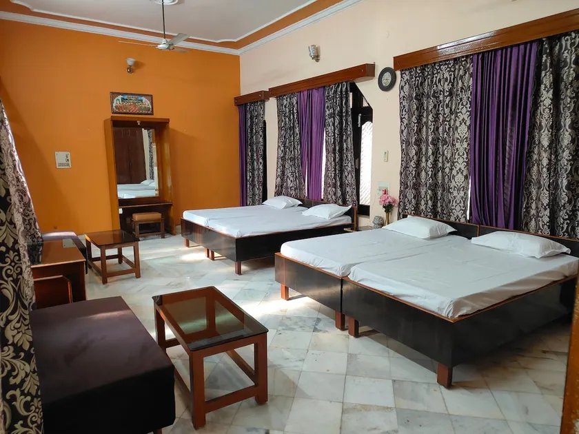 Shantiniketan - Comfortable Stay in Ayodhya - Image 1