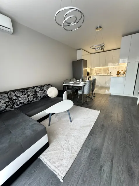Luxury Apartment - Image 1