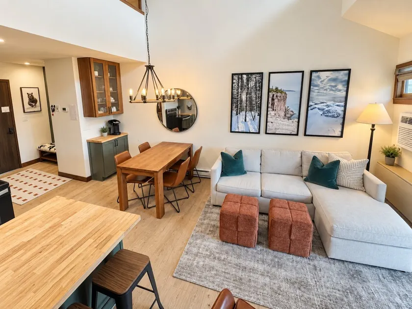 Beautiful Mountainview Top Floor Loft | Ski-in/out - Image 1