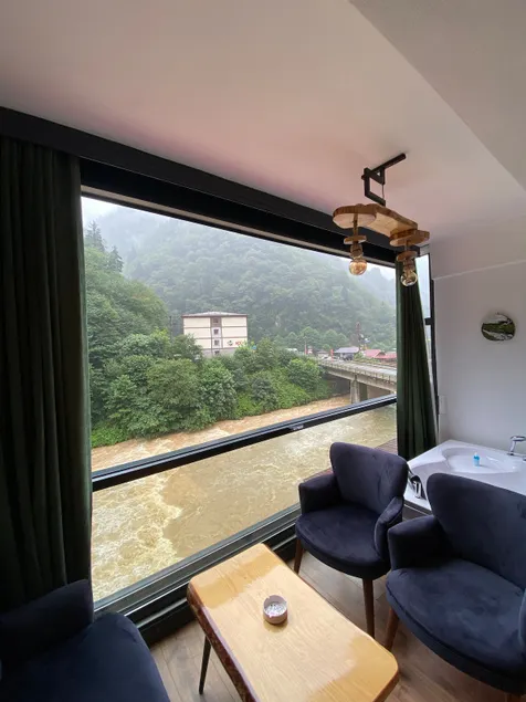 River side - Image 1