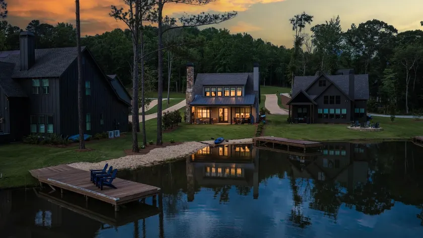 Family Friendly Lakefront home: Beach, Dock & Pool - Image 1
