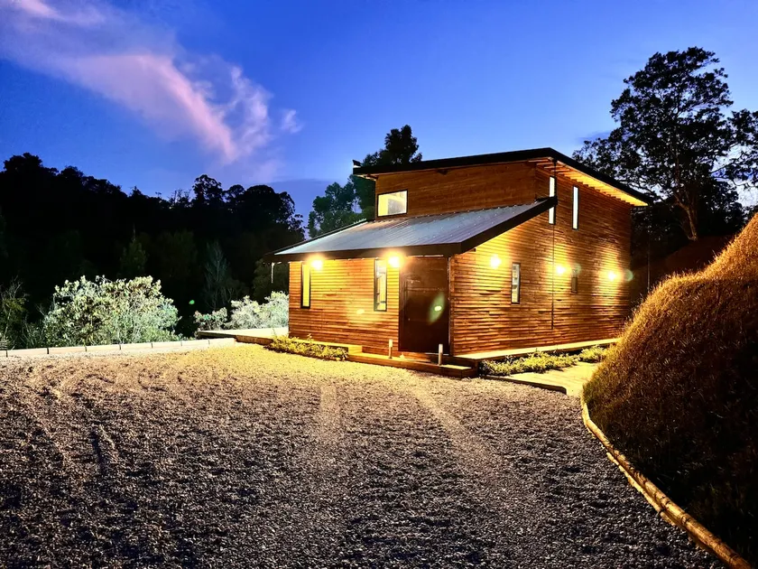 Beautiful House with Jacuzzi and lake view - Image 1