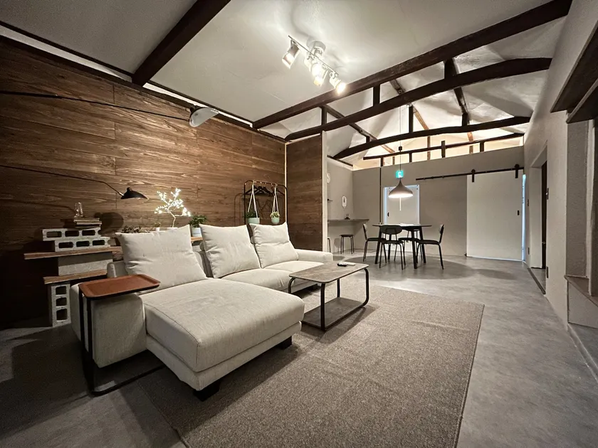 7-minute walk from Okayama station! Entire building for rent! A modern traditional house in the shopping district - Image 1