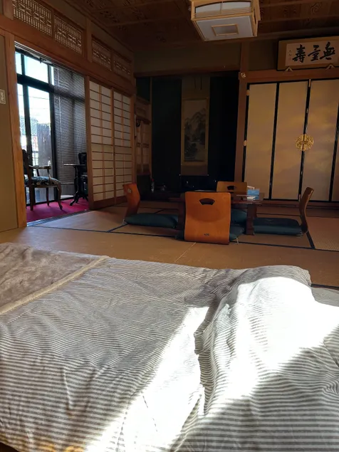 1 group per day, 6 people can stay, 1 free parking, soundproofing, 10 minutes walk from JR Nagahama Station, near sightseeing spots - Image 1