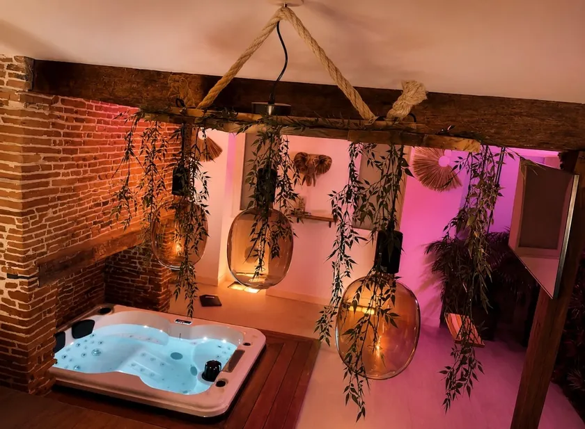 Unusual accommodation - Love Room - Essential Love - Image 1