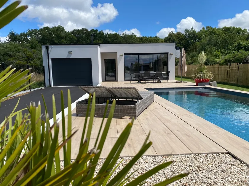 Cozy house with pool. - Image 1