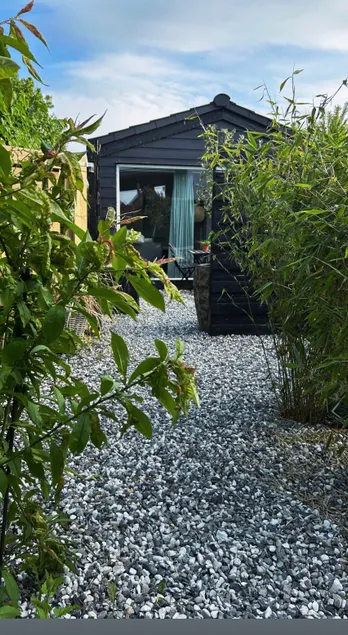 Guest house with courtyard near beach & jetty. - Image 1