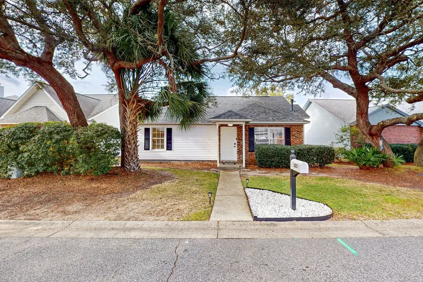 Dog-Friendly Yard! Retreat 11 Mi to Destin & Beach - Image 1
