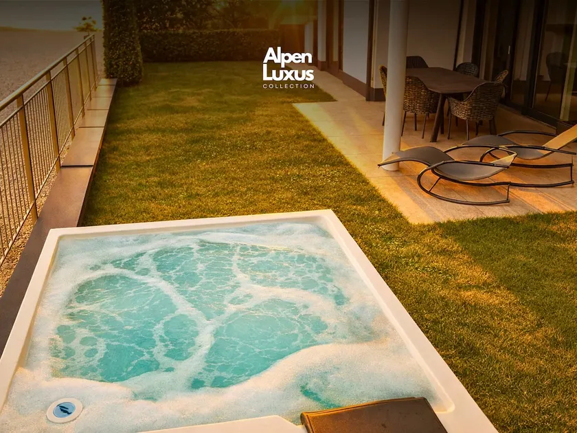 HEAVEN 7 Suite - Private Whirlpool & Garden - Image 1