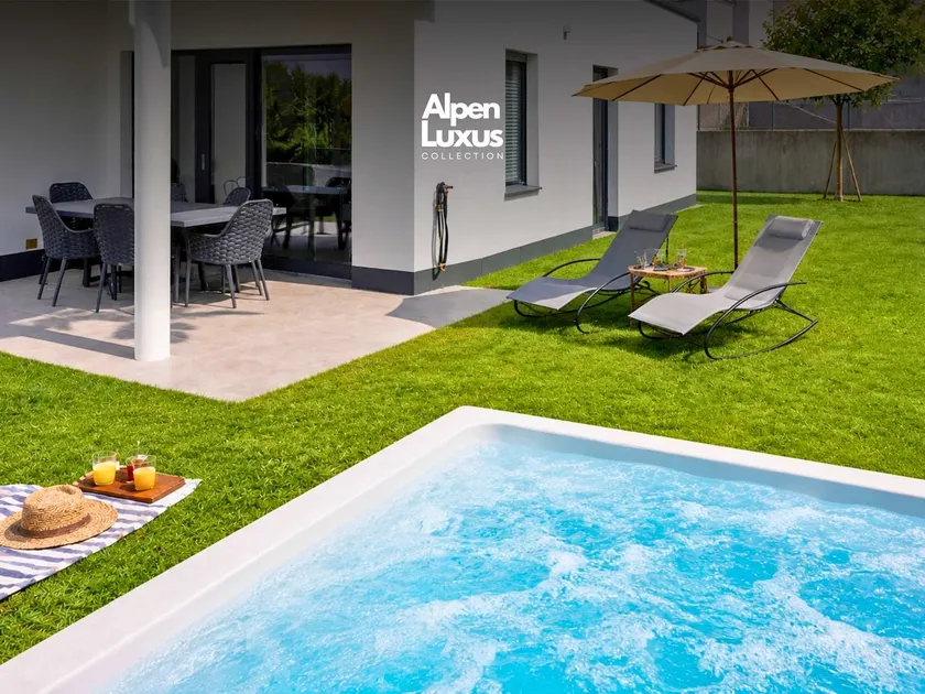 Heaven 7 Suite – Private Whirlpool & Garden - Image 1