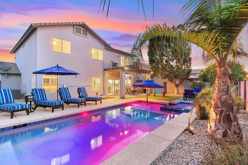 Vacay In The Valley - Entertainers Backyard! - Image 1