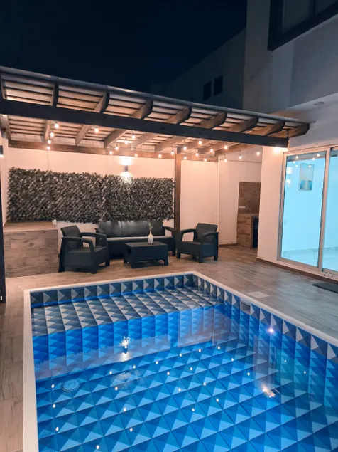 House w/private pool, up to 12 guests, beach 10 m - Image 1