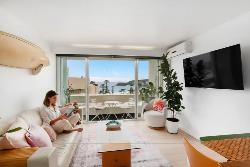 Ocean Views, Pool & Parking | 2 Mins to Beach - Image 1