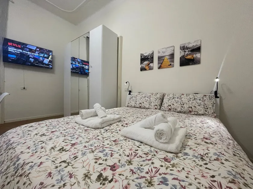 BG Central Lord Suite with parking - Image 1