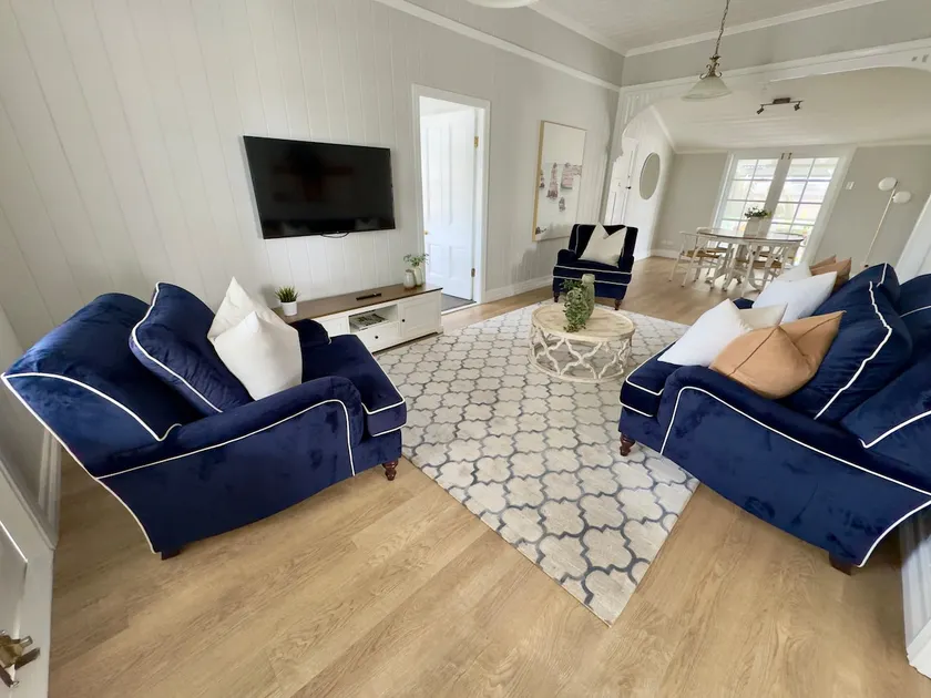 Breezy Elegance: 3BR Queenslander Retreat - - Image 1