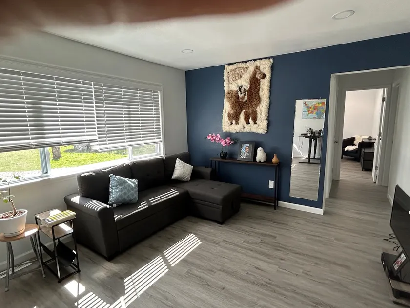 It is a small and cozy house - Image 1