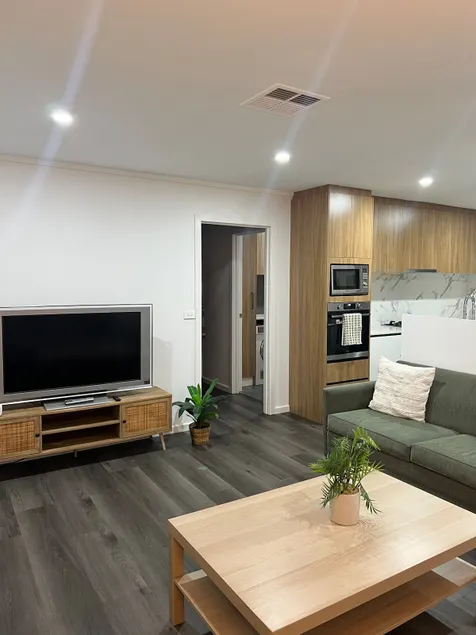Modern 3-Bedroom Home, Belconnen – Free Parking! - Image 1