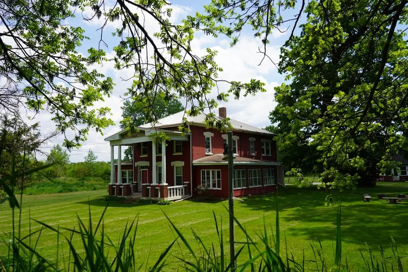 Whiffletree Place, Scenic River Getaway,HotTub,Gym - Image 1