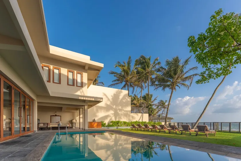 Superior Beachfront Villa - Image 1