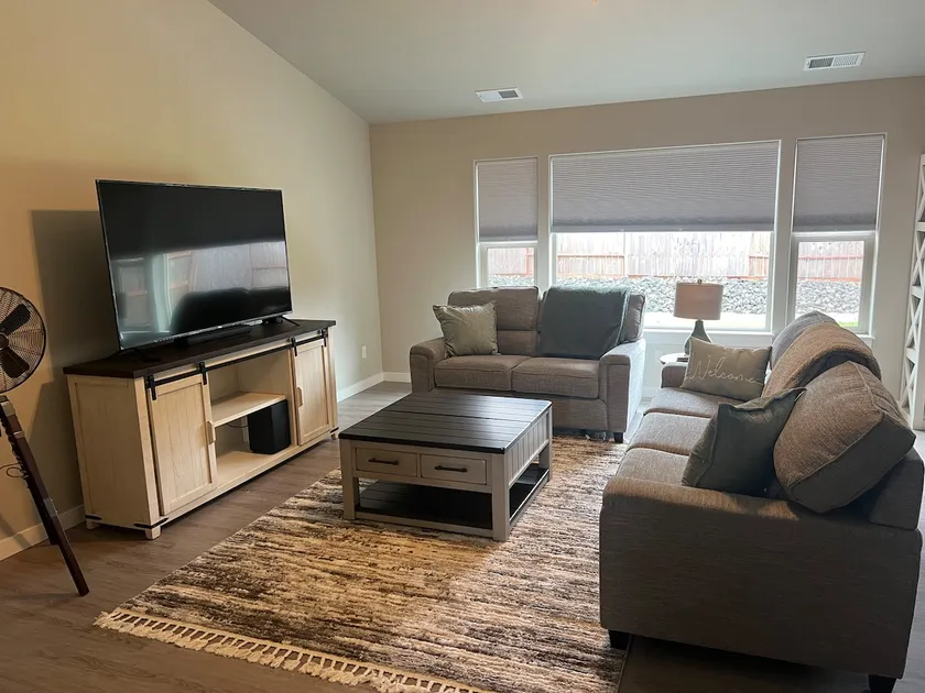 Comforts of home in quiet area. - Image 1