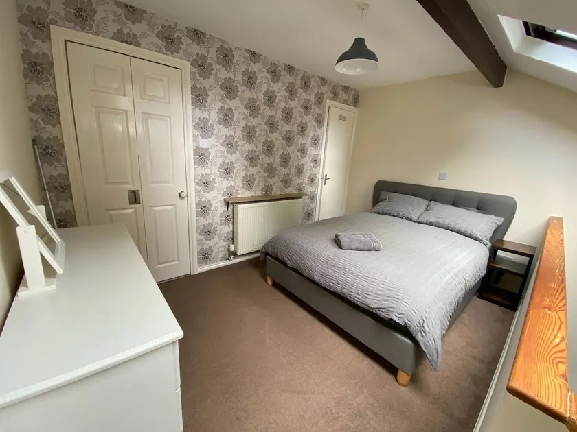 2 bedroom accommodation in Shrewsbury - Image 1