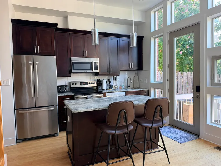 4 Private Suites, 10 Mins to DC, Garage, Metro - Image 1