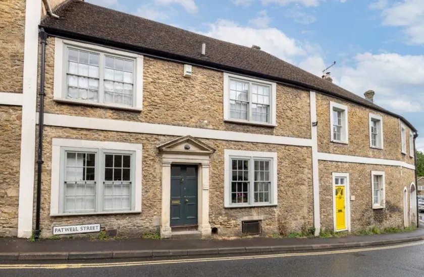 Stylish 4-bedroom townhouse in the heart of Bruton - Image 1