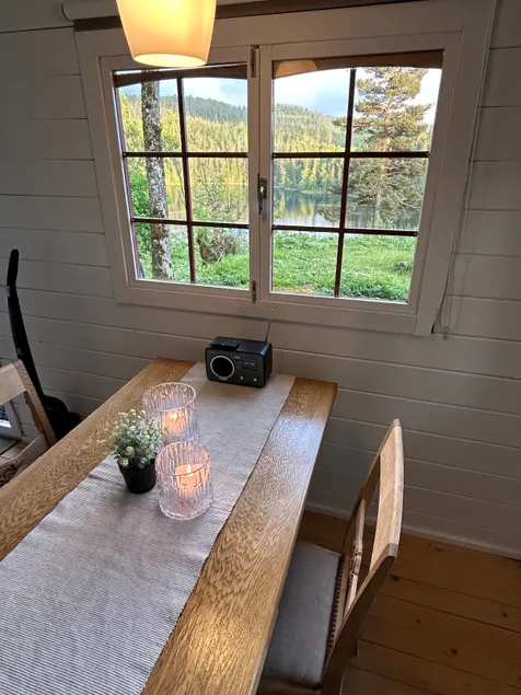Idyllic cabin by Holtetjønn - Image 1
