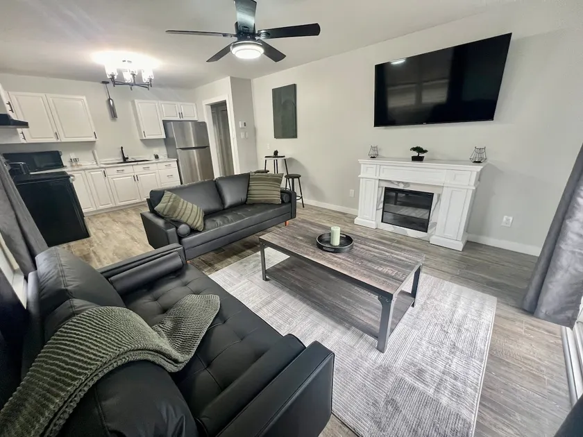 Brand New, immaculate, well-equipped, 1 bedroom - Image 1