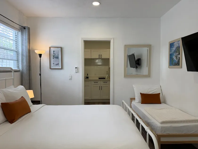 Private Studio w/Free Parking Walk to Bucs Stadium - Image 1