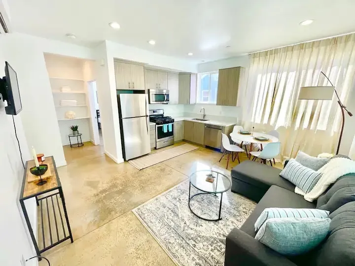 Modern Condo - Image 1