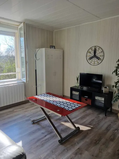 Charming Studio. Equipped Former Train Station, Platform 1 B - Image 1
